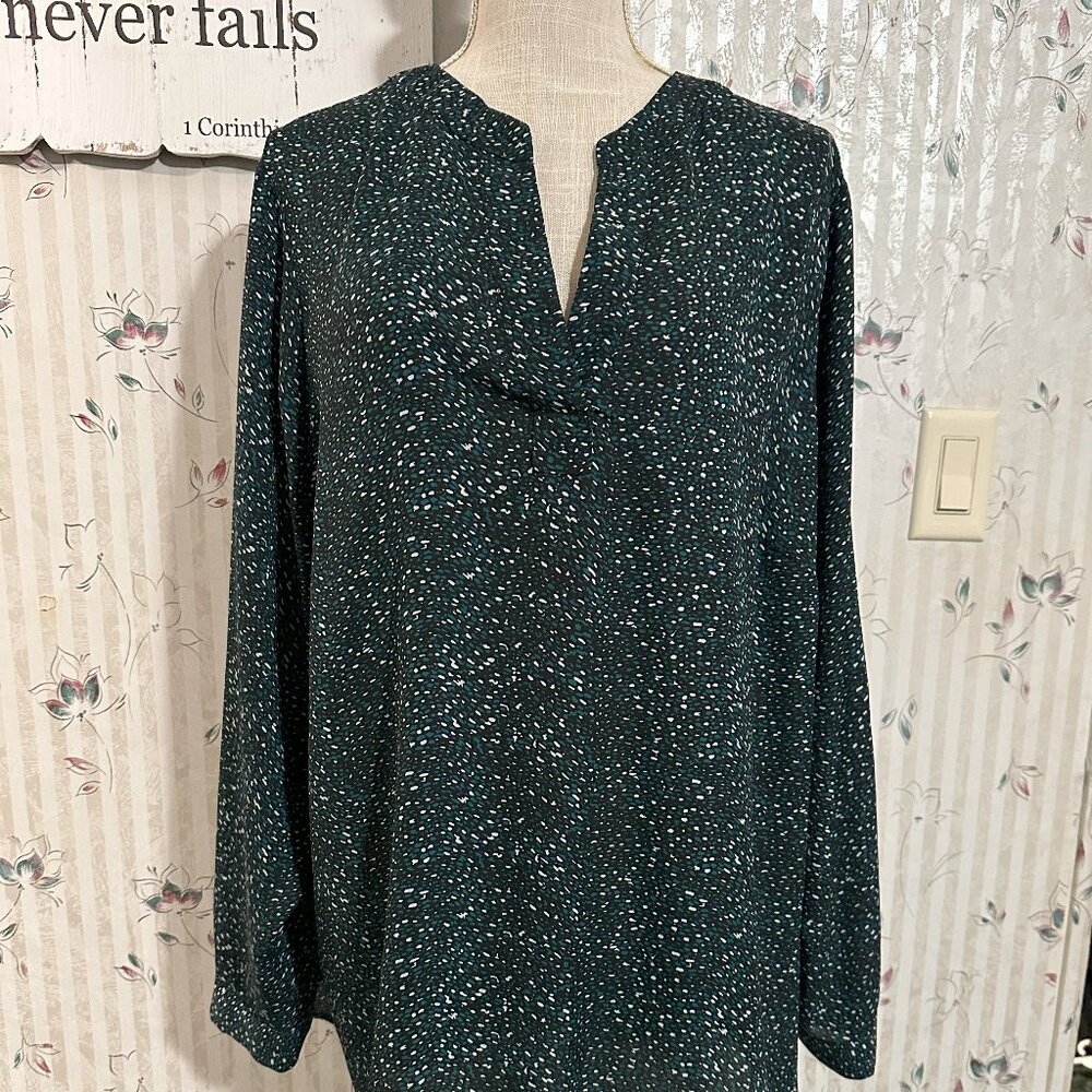 Carolina Belle 1X Popover Long Sleeve Top Black, Green, White